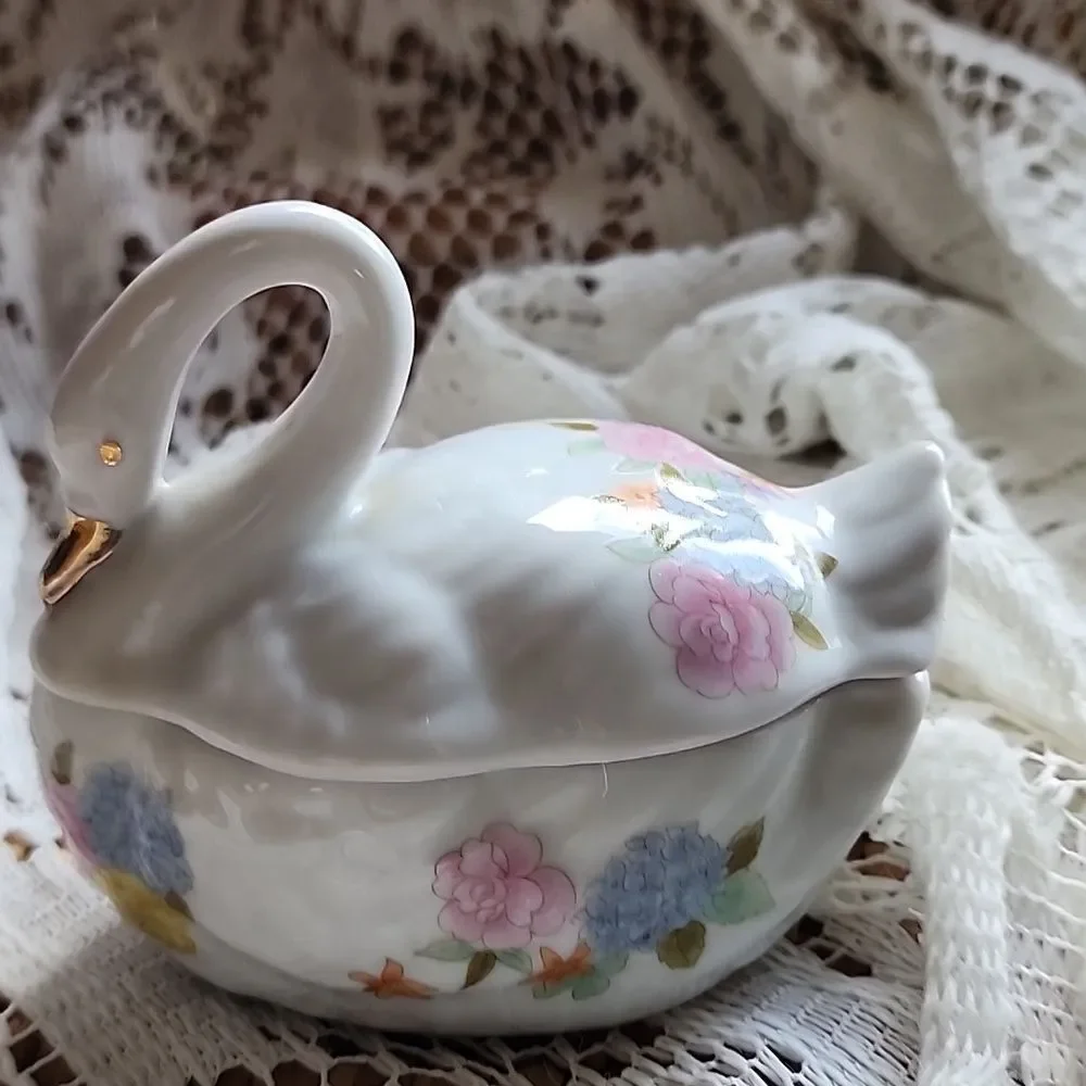 Vintage Swan Lidded Trinket Box Vtg Japan Romantic Coquette
